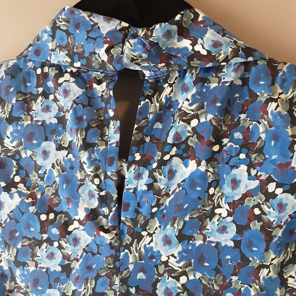 Stradivarius Blue Floral Blouse, Statement Sleeves, Tie at Collar NWOT Small - Picture 13 of 16